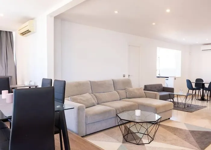 Piso Precioso Primera Linea Mar - 2 Br * Fuengirola