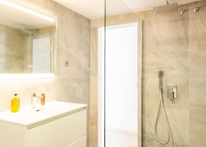 Piso Precioso Primera Linea Mar - 2 Br