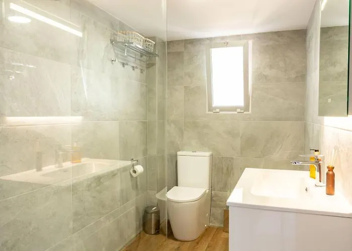 Piso Precioso Primera Linea Mar - 2 Br Fuengirola